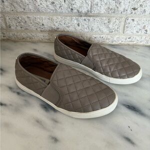 Steve Madden Tan Ecentrcq Quilted Slip-On Sneakers, Woman’s 9